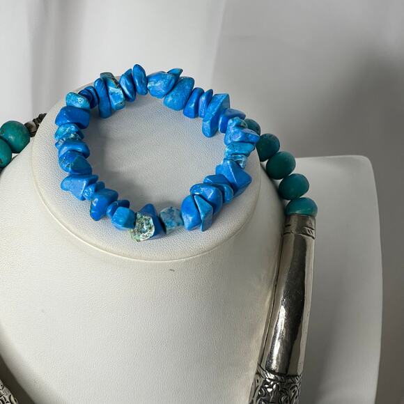 Turquoise blue colored and silver tone necklace and bracelet set southwestern - Picture 8 of 11